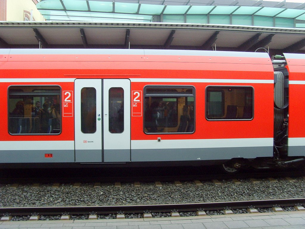 Elektrozug nach Rgen in Rostock Hbf